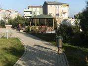 Cemil Meriç Kültür Merkezi Bahçesi